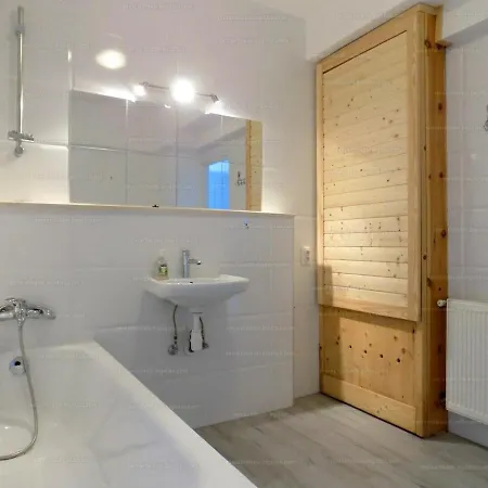 Romantic Two Bedroom Close To Normafa With Private Parking *