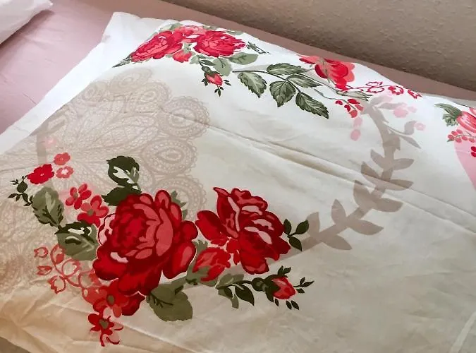 Romantic Two Bedroom Close To Normafa With Private Parking Lejlighed *
