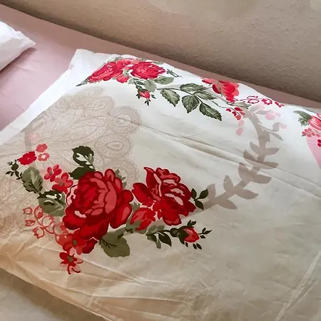 Romantic Two Bedroom Close To Normafa With Free Parking דירה *