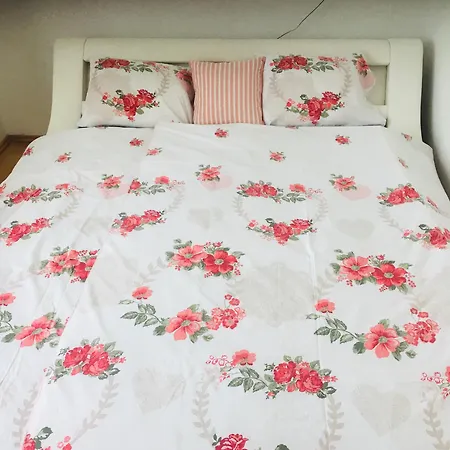 Romantic Two Bedroom Close To Normafa With Private Parking *