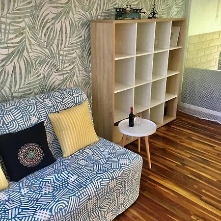 Romantic Two Bedroom Close To Normafa With Free Parking דירה