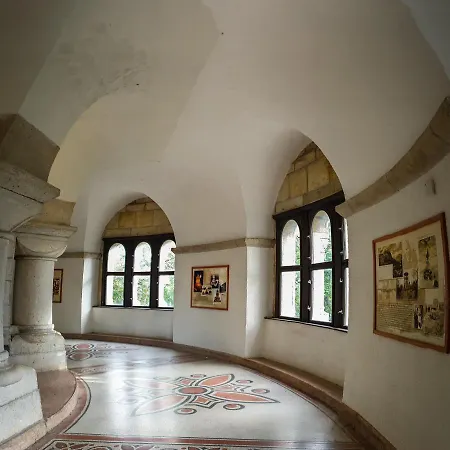 Romantic Two Bedroom Close To Normafa With Private Parking *