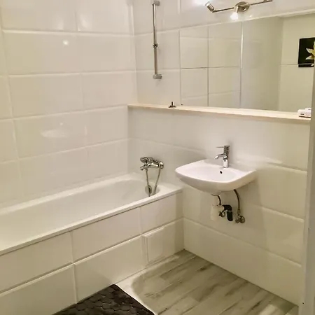 Romantic Two Bedroom Close To Normafa With Private Parking * 부다페스트