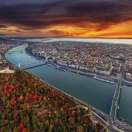 Romantic Two Bedroom Close To Normafa With Private Parking 아파트 *