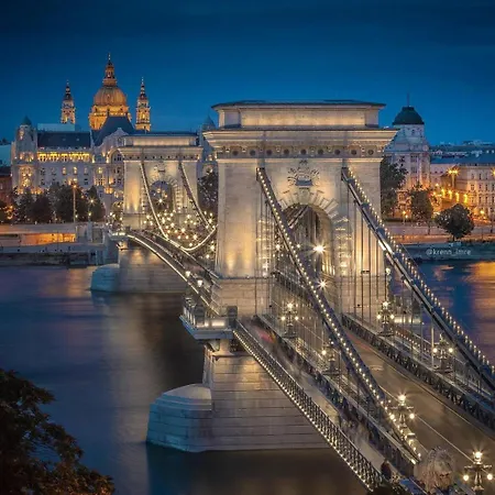 Romantic Two Bedroom Close To Normafa With Private Parking 아파트 *