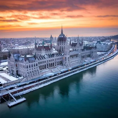 Romantic Two Bedroom Close To Normafa With Private Parking * 부다페스트