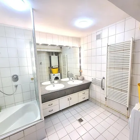 Romantic Two Bedroom Close To Normafa With Free Parking דירה