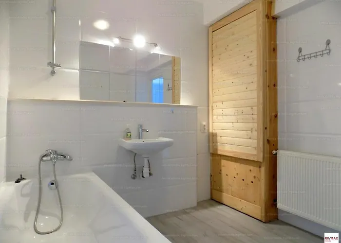 Romantic Two Bedroom Close To Normafa With Private Parking *
