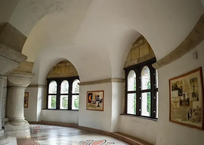 Romantic Two Bedroom Close To Normafa With Private Parking *