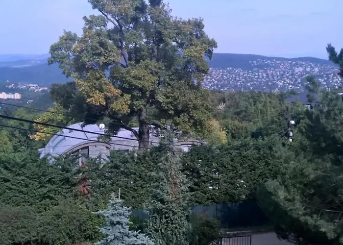 Apartment Romantic Two Bedroom Close To Normafa With Private Parking Budapest