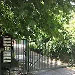 Romantic Two Bedroom Close To Normafa With Private Parking Apartamento *