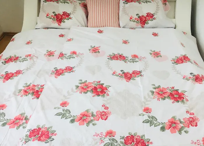 Romantic Two Bedroom Close To Normafa With Private Parking *