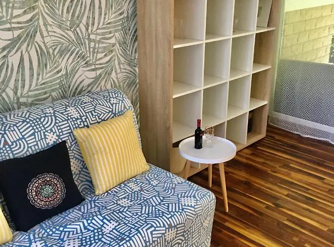 Romantic Two Bedroom Close To Normafa With Private Parking Apartman