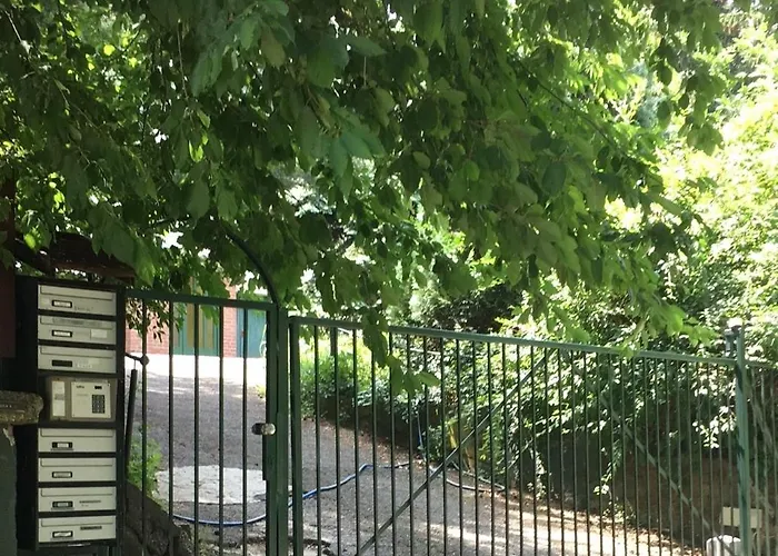 Romantic Two Bedroom Close To Normafa With Private Parking Apartman *