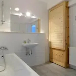 Romantic Two Bedroom Close To Normafa With Private Parking *
