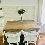 Romantic Two Bedroom Close To Normafa With Private Parking 아파트 부다페스트