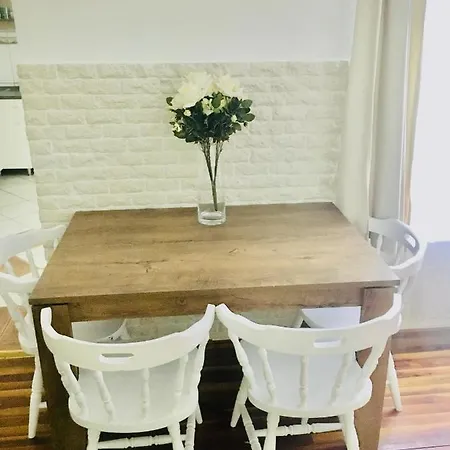 Romantic Two Bedroom In The Hills Of With Private Parking Appartement Boedapest