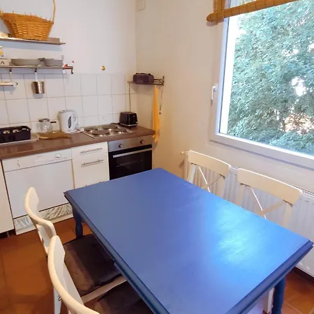 Romantic Two Bedroom In The Hills Of With Private Parking Appartement *